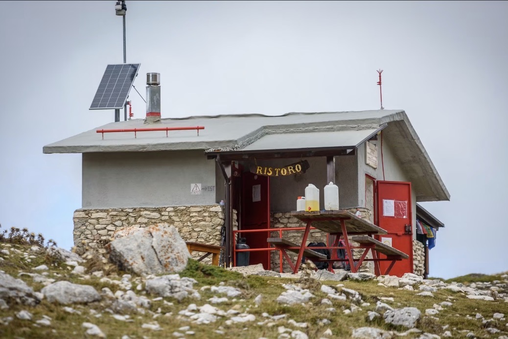 La Rifugio Capanna di Sevice, unico rifugio d'alta quota del massiccio
